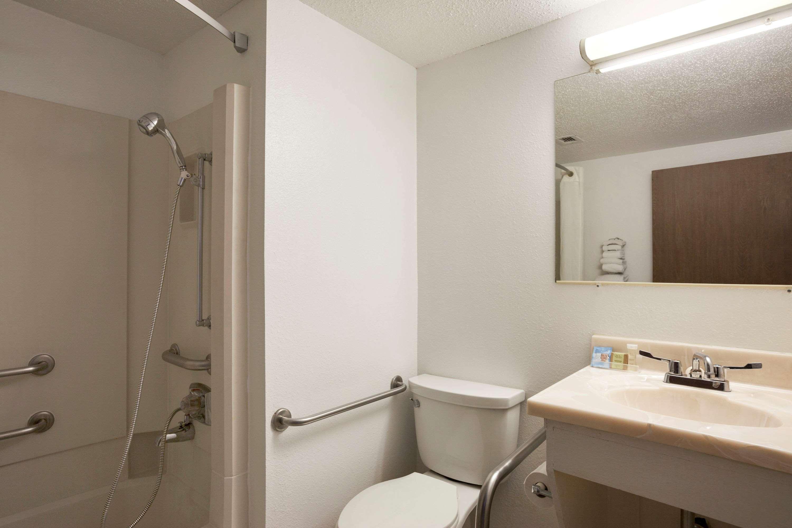 Super 8 By Wyndham Council Bluffs Ia Omaha Ne Area Motel Ngoại thất bức ảnh