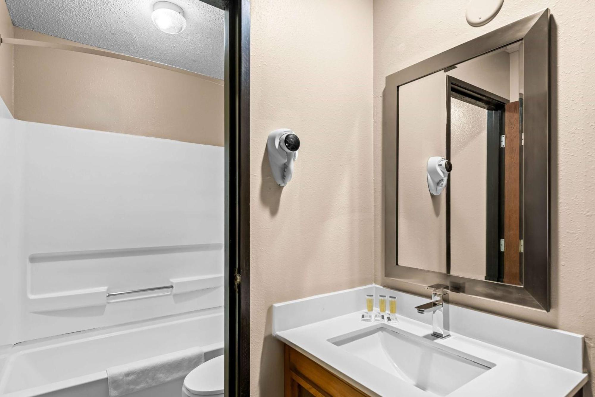 Super 8 By Wyndham Council Bluffs Ia Omaha Ne Area Motel Ngoại thất bức ảnh
